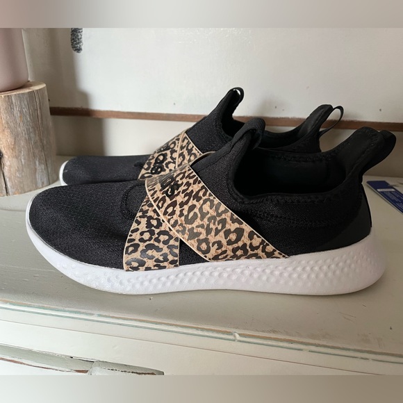 Adidas cloud tennis shoes, black with leopard detail, 11 - Picture 4 of 6